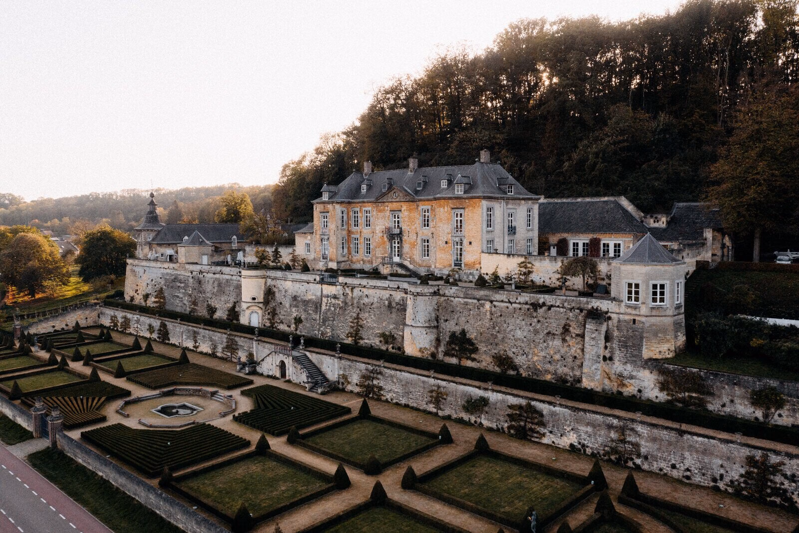 Grail Tour 2027, Château Neercanne to a secret location, 2/10